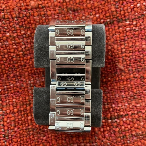 Authentic Gucci Twirl Small Diamond Watch - Picture 3 of 7